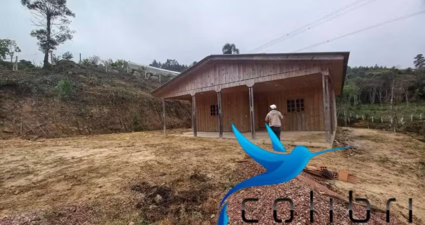 Chácara pronta para lazer ou moradia em Agudos do Sul