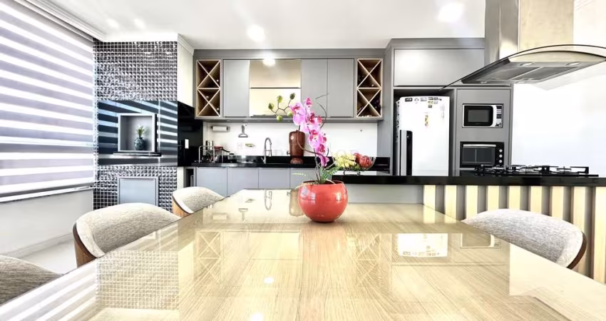Apartamento à venda (2 por andar) com aprox. 144 m2 privativos com 1 suíte e 2 d