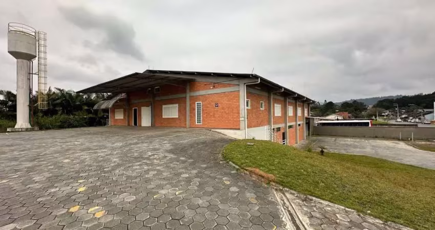 Galpão disponível para venda em Timbó com 1.462 m2 em 2 pavimentos, com ótimo es