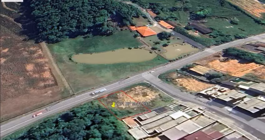 Terreno à venda com frente comercial, total de 411 m2 na Av. Brasil, no Bairro R