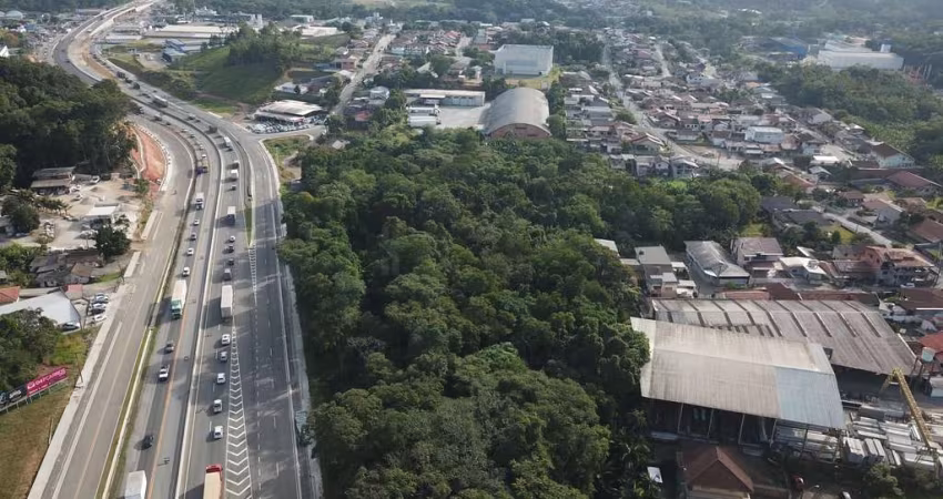 Terreno de aproximadamente 43.575 m2 frente BR 470 em Blumenau-SC