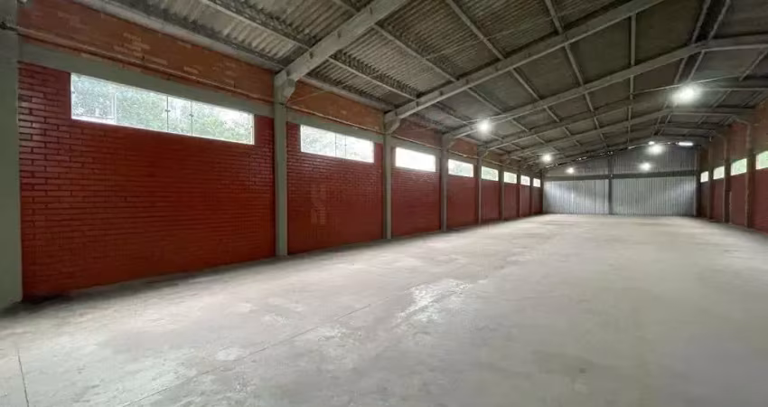 Galpão com 600 m2 em região industrial, disponível para locação na cidade de ind
