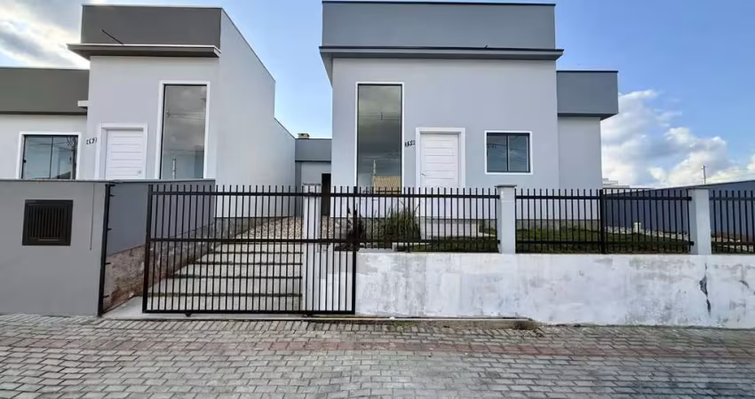 Casa à venda com 3 dormitórios (1 suíte) e área de festas no bairro benedito - i
