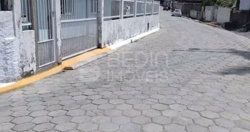 Casa com 2 quartos à venda no Alto São Bento, Itapema 