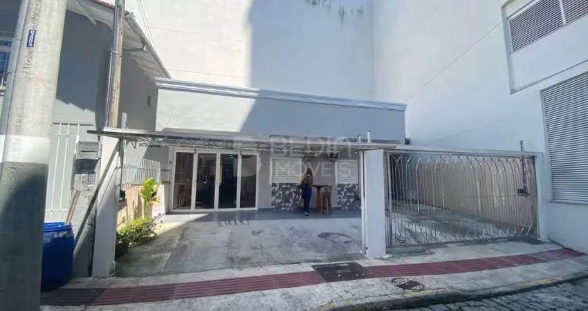 Casa com 3 quartos para alugar na Rua 1650, 125, Centro, Balneário Camboriú