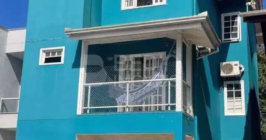 Casa a venda condomínio fechado recanto dos pássaros camboriú