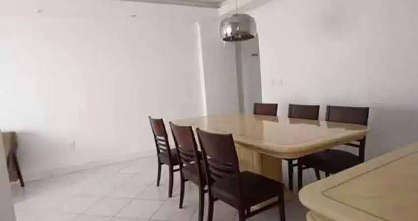 Apartamento quadra mar locação anual 03 dormitórios