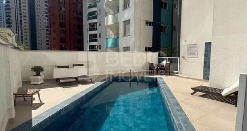 Apartamento quadra mar locação anual 03 dormitórios