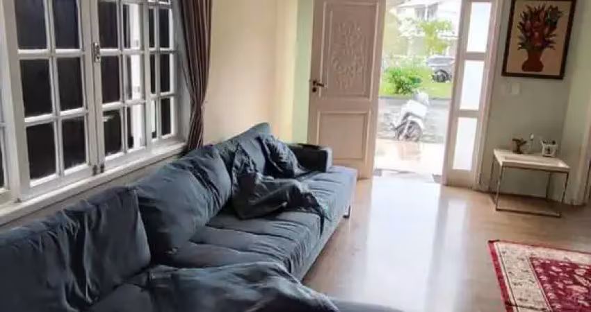 Casa a venda condomínio fechado recanto dos pássaros camboriú