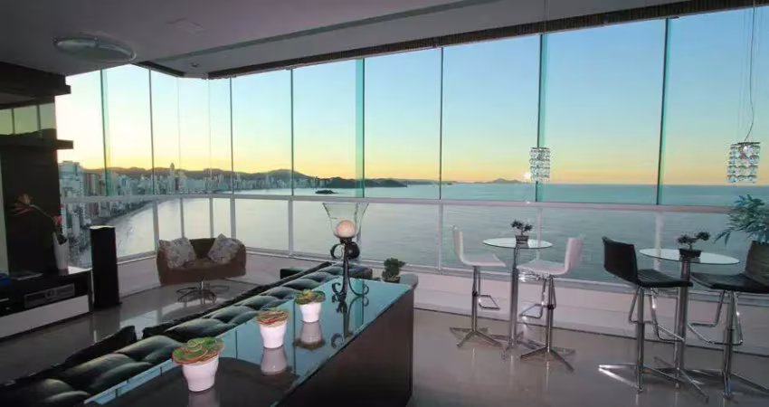 Apartamento Cobertura triplex no Edifício Summer Beach em Balneário Camboriú.