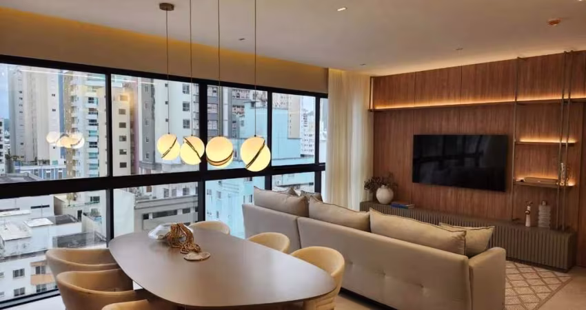 APARTAMENTO DECORADO - 3 SUÍTES - 2 VAGAS - ÁREA DE LAZER COMPLETA