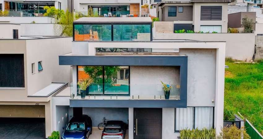 Casa Nova de Alto Padrão à Venda – Alphaville SP