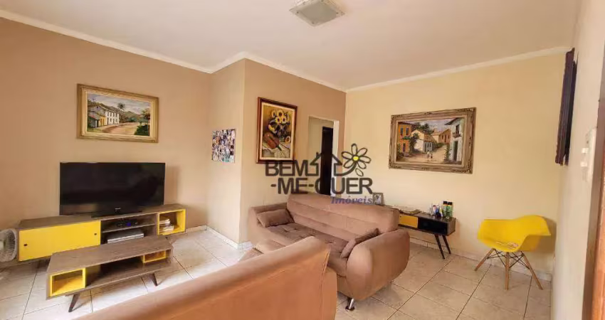 Incrivel casa terrea com 12 m2 de frente e 200 m2 de construção.