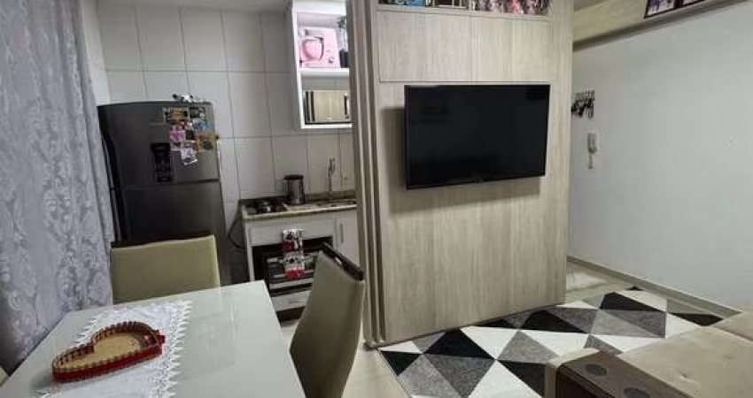 SEMIMOBILIADO - Apartamento 01 suíte + 01, próximo ao centro de Camboriú