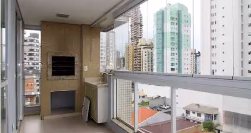 Amplo apartamento com 01 suíte + 02 dormitórios no bairro Fazenda Itajaí