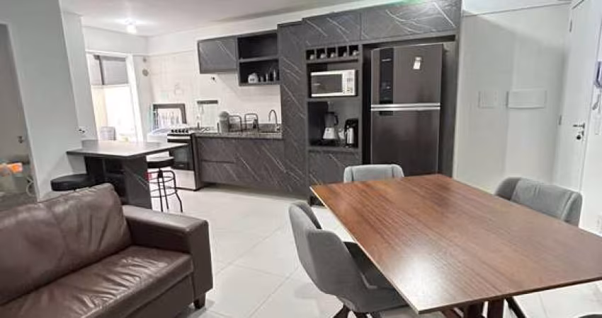 Amplo apartamento com terraço, 02 dormitórios e vaga coberta no Rio Pequeno