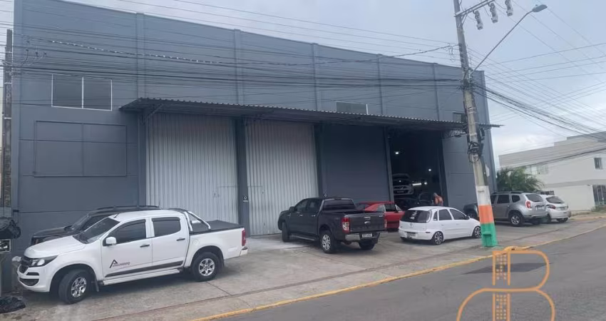 LOCAÇÃO - Amplo galpão com 230m² no bairro Santa Regina em Camboriú