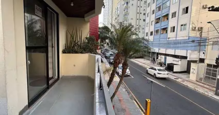 Amplo apartamento 1 suíte+2 dormitórios, com amplo terraço coberto, centro