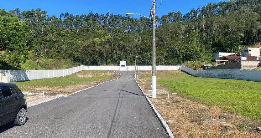 Excelente terreno com 324m² em condomínio fechado em camboriú