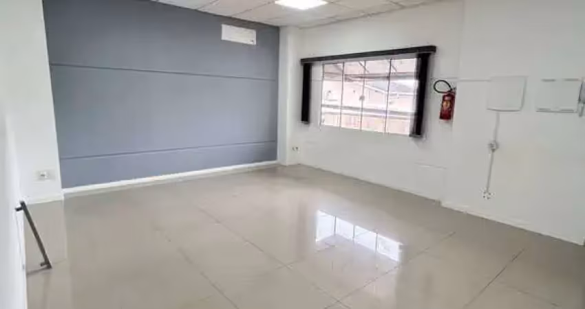 Locação - sala 40m² no segundo andar em prédio comercial no centro de bc