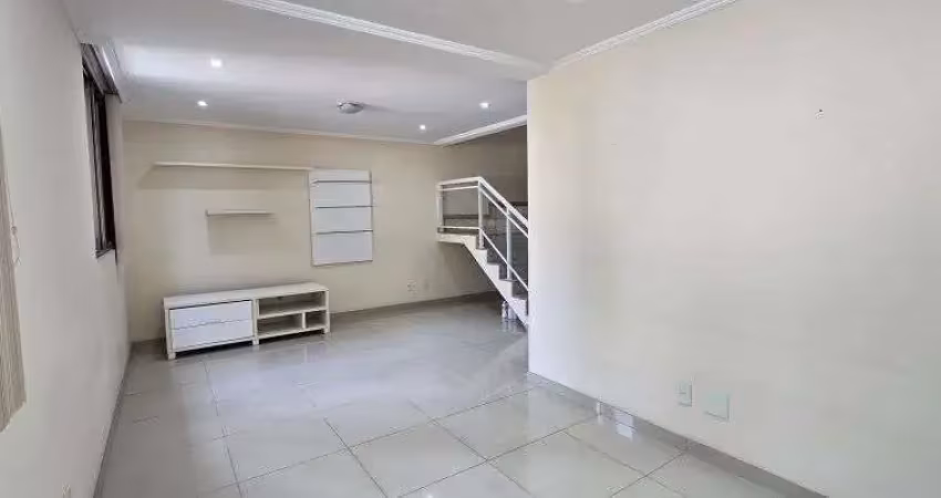 Taquara. Casa Dúplex com Salão em L com 4 Quartos, Sendo 1 Suíte e 2 Vagas.