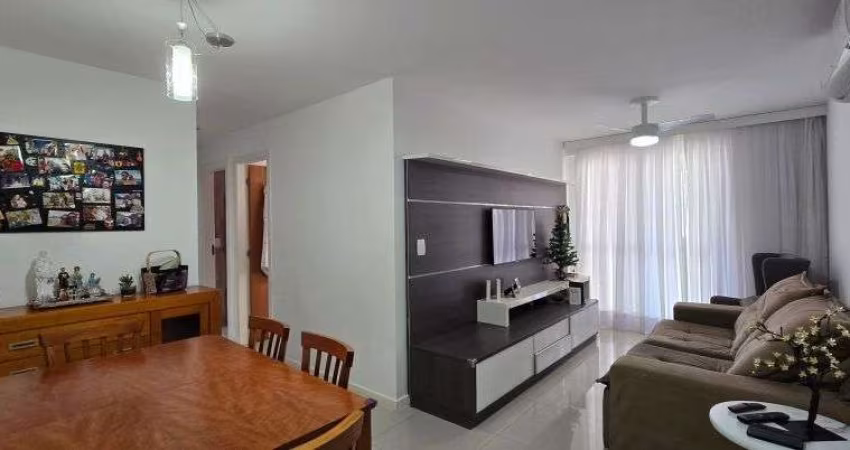 Freguesia. Apartamento com Salão, 3 Quartos, Sendo 1 Suíte e 2 Vagas.