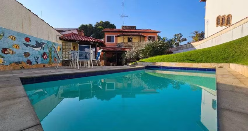 Anil. Condomínio Mirante da Barra. Casa Dúplex para Venda com 480m² com Salão, 5 Quartos e Quintal.