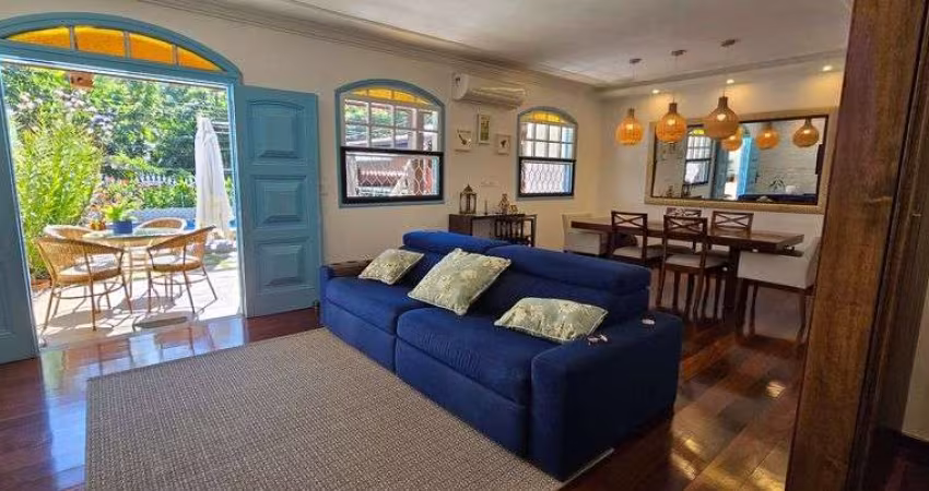 Freguesia. Casa Térrea para Venda com 360m² com Salão e 3 Quartos, Sendo 2 Suítes.