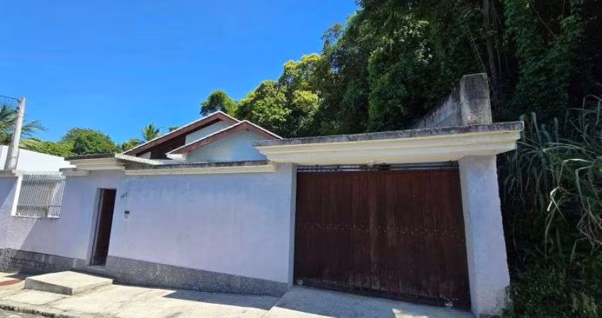 Freguesia. Casa Linear com 4 Quartos, Sendo 1 Suíte, 1 Escritório e com 3 Vagas.