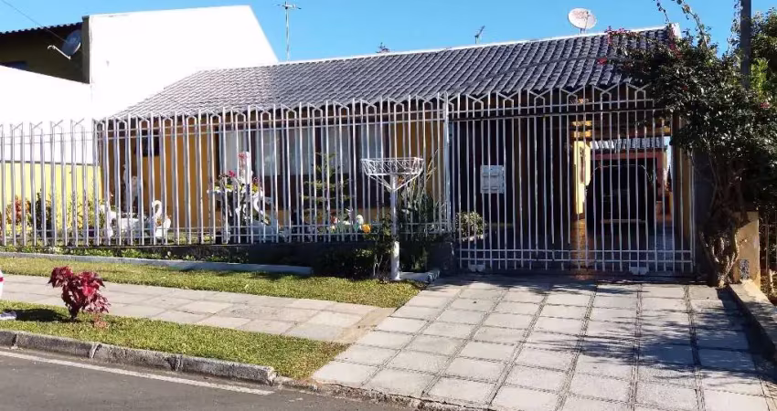 Casa com 3 quartos à venda no Iguaçu, Araucária 