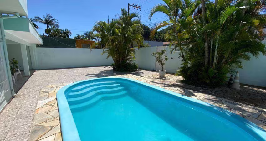 Casa à venda por R$ 2.500.000,00 - Centro - Balneário Camboriú/SC
