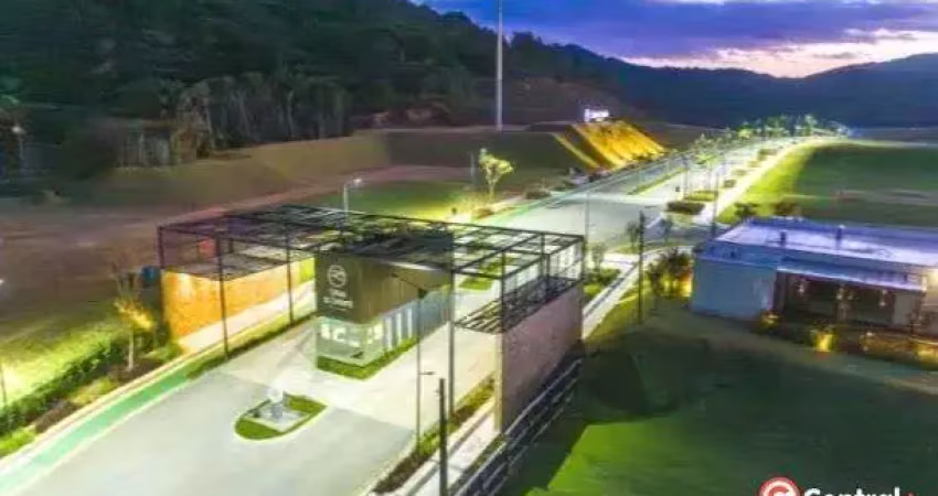 Terreno em condomínio fechado em camboriú com 311m² para construir