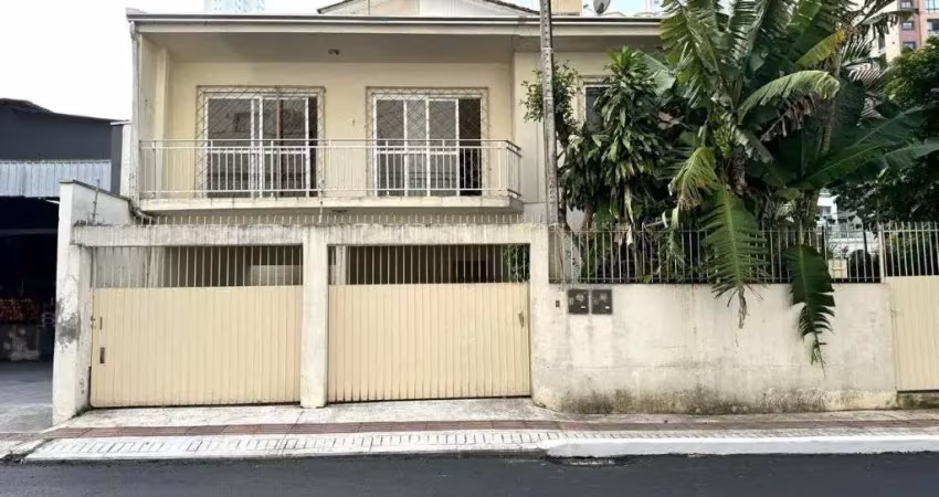 Casa comercial para locação em balneário camboriú – espaço versátil