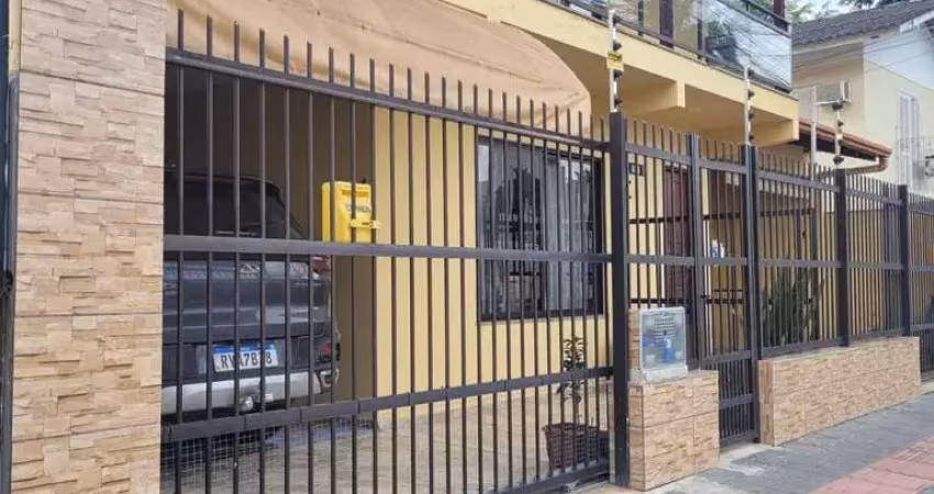 Casa com 3 dormitórios à venda em balneário camboriú – duas unidades