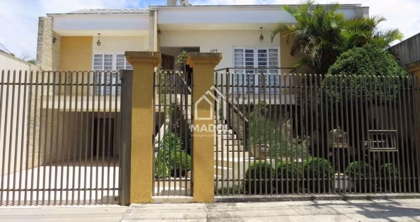 Casa à Venda em Centro, Ponta Grossa - PR