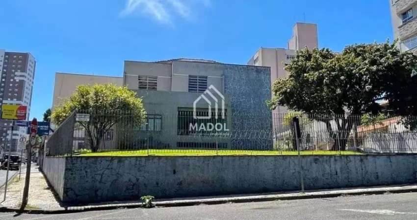 Casa à Venda em Centro, Ponta Grossa - PR