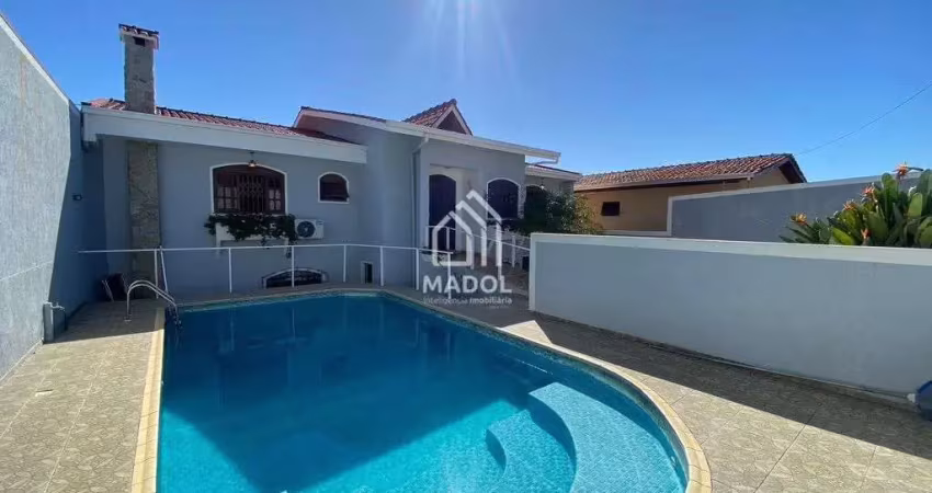 Casa à Venda em Oficinas, Ponta Grossa - PR