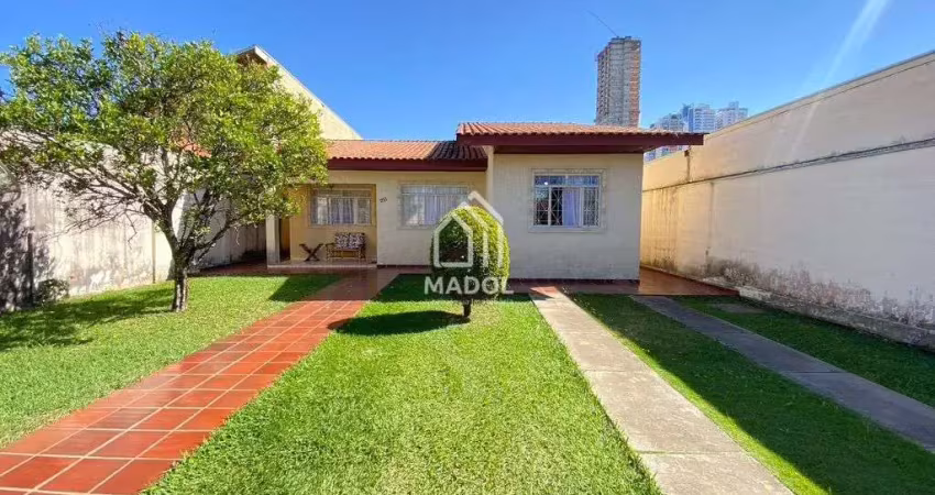 Casa à Venda em Oficinas, Ponta Grossa - PR