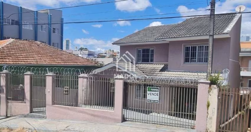 Sobrado à Venda em Centro, Ponta Grossa - PR