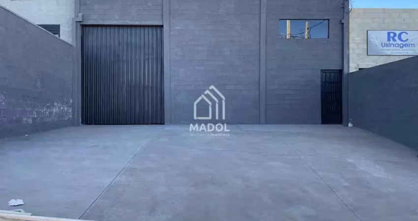 Barracao para locação medindo 250m² no colonia dona luiza