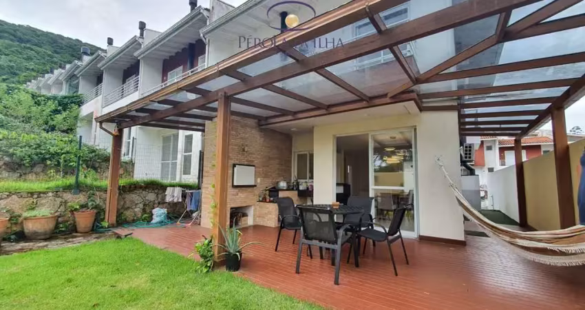Imperdível oportunidade: casa de alto padrão no condomínio em sambaqui, florianópolis-sc, com 3 quartos, 3 suítes, 3 vagas de garagem e 205m² de área.
