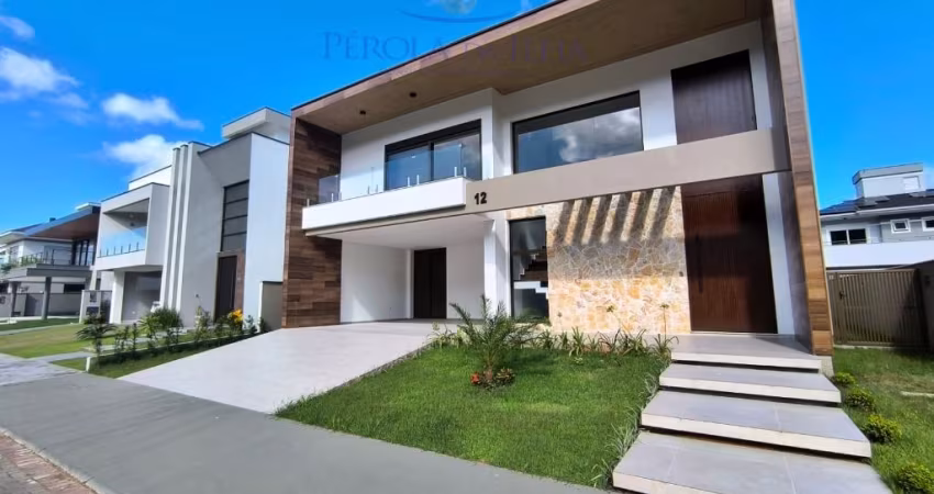 Venha conhecer a casa dos seus sonhos! Localizada em um dos bairros mais tradicionais da cidade, esta incrível residência possui tudo o que você e sua família precisam para viver com conforto e sofist