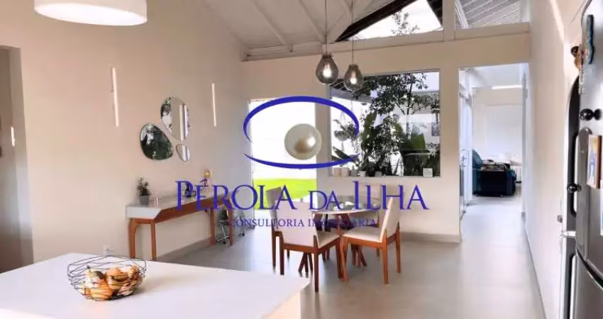 Impecável casa em condomínio com 3 quartos, 3 suítes e 4 vagas na cachoeira do bom jesus, florianópolis-sc!