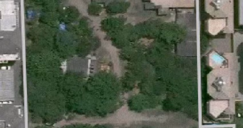 Oportunidade ÚNICA! Terreno em CANASVIEIRAS com 7.650 m2 de área, sendo 84 m de frente para Av. Madre Maria Vilac.