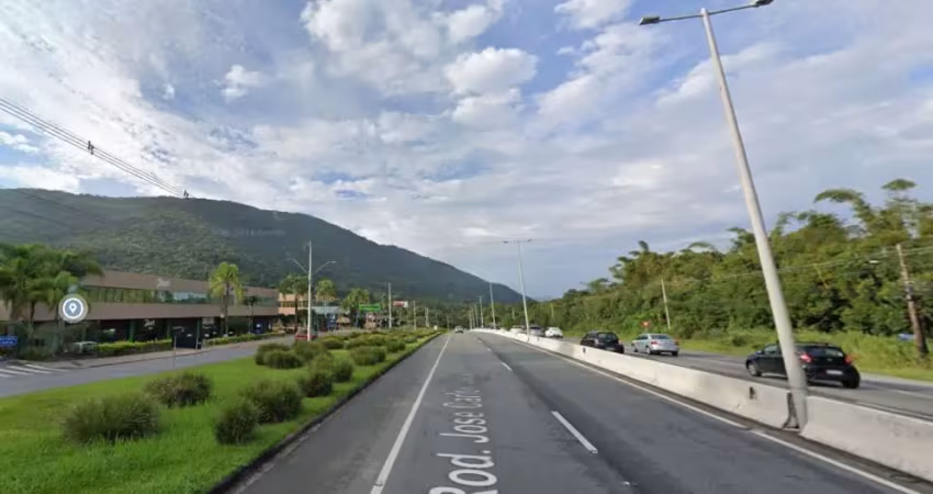 Excelente área plana com 26 m de frente para a sc 401