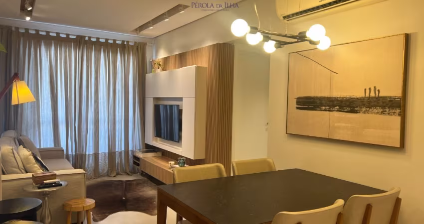 Não perca a oportunidade de adquirir este incrível apartamento de 2 quartos, sendo 1 suíte, com 2 banheiros, 68m2 de área e 1 vaga de garagem no Centro de Florianópolis.