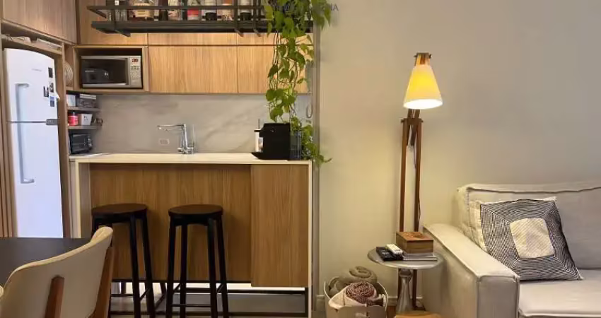 Apartamento à venda no centro de florianópolis-sc: 2 quartos, 1 suíte, 2 banheiros, 1 vaga na garagem, 68m² de área. adquira já!