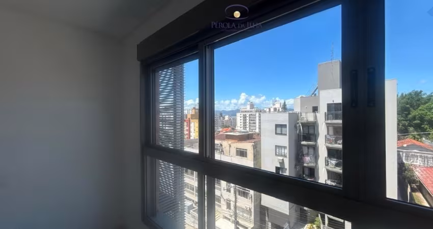 **Oportunidade única de locação de SALA comercial no D/NEX, no coração do Estreito, em Florianópolis!**
