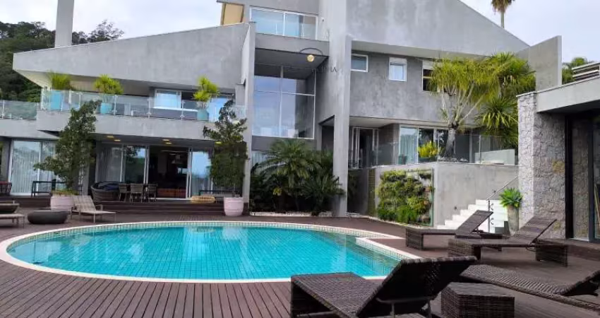 Imponente residência em condomínio de alto padrão em cacupé, florianópolis-sc: 4 quartos, 4 suítes, 3 salas, 4 vagas, 670m².