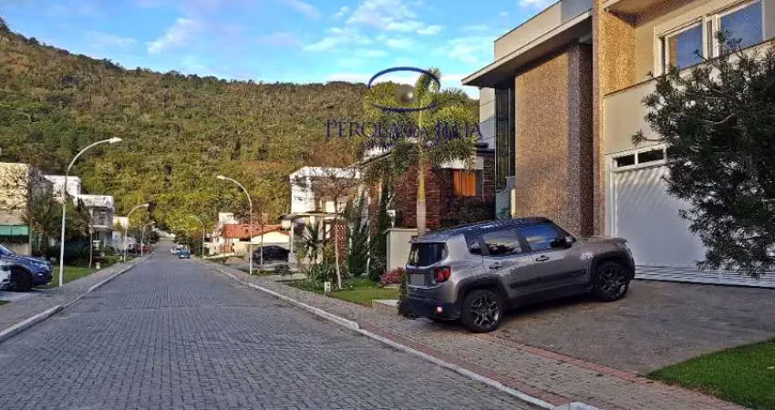 Terreno em condomínio de luxo na cachoeira do bom jesus, florianópolis-sc  447m² de área.